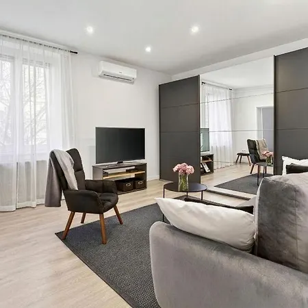 D18 Apartment