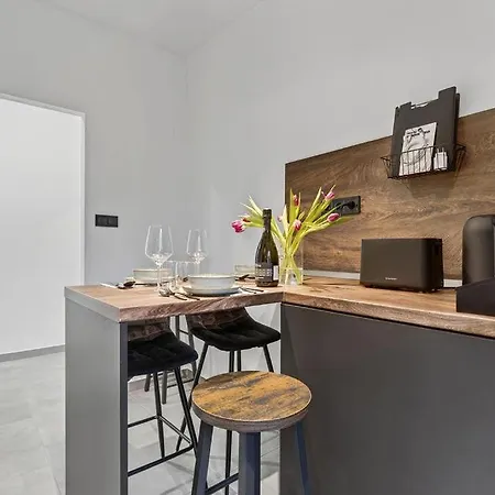 Apartment D18 *