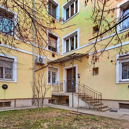 D18 Apartment