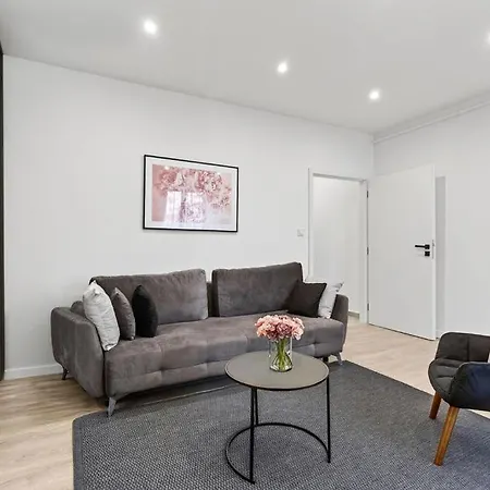 D18 Apartment