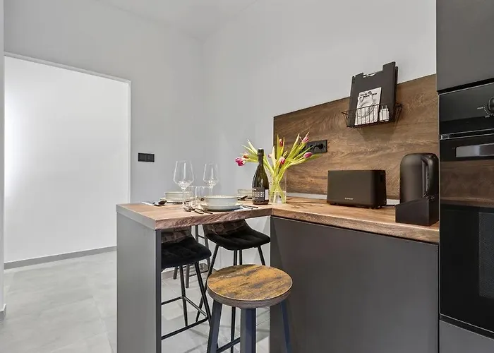 Apartment D18 *