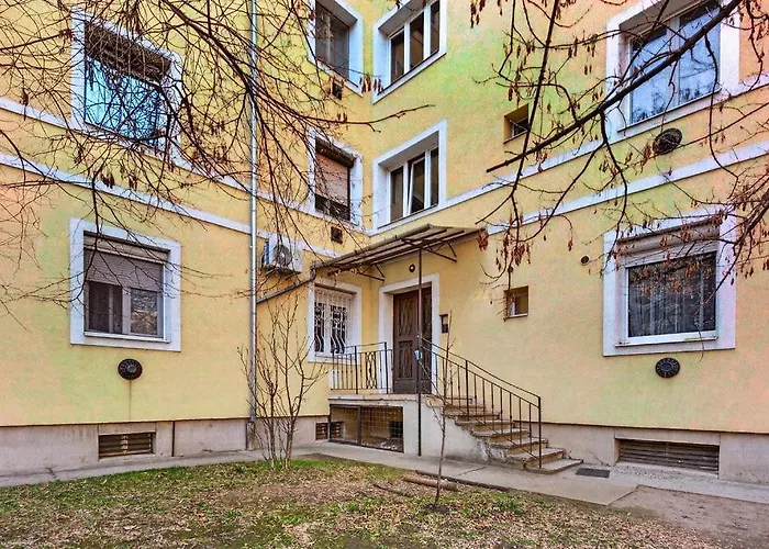 D18 Apartment